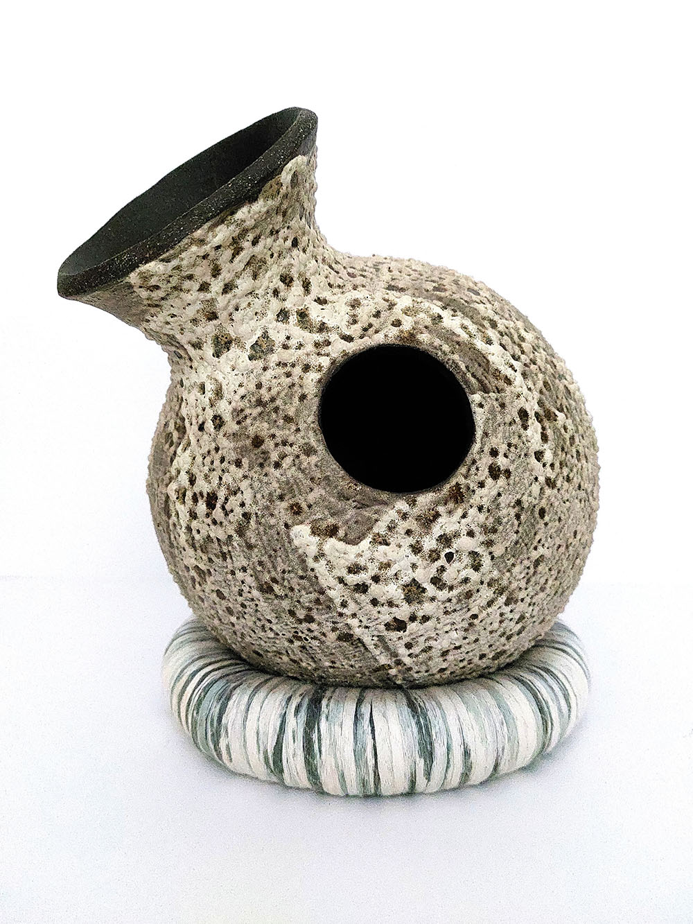 Keramiek-20-cm-doorsnee-Udu-effectglazuur